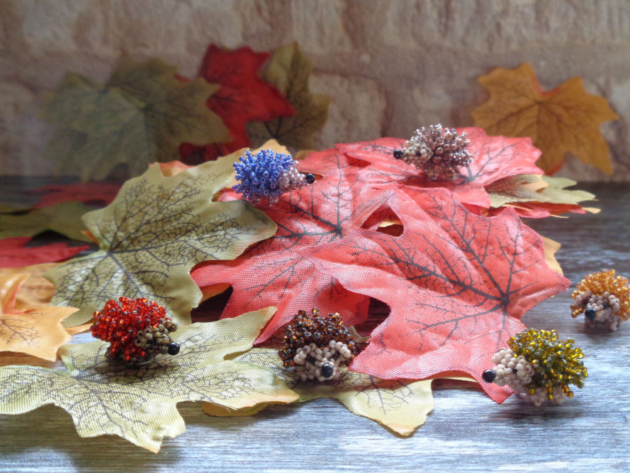 Beaded Hedgehogs by Embar FlowerDragon